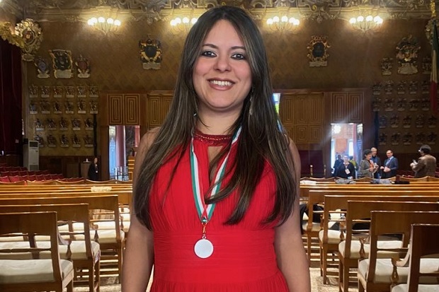 Jaqueline Mesquita, professora do MAT, recebeu o prêmio Science, She Says Award, como representante de toda a América do Sul, América Central e Caribe. Foto: Arquivo pessoal